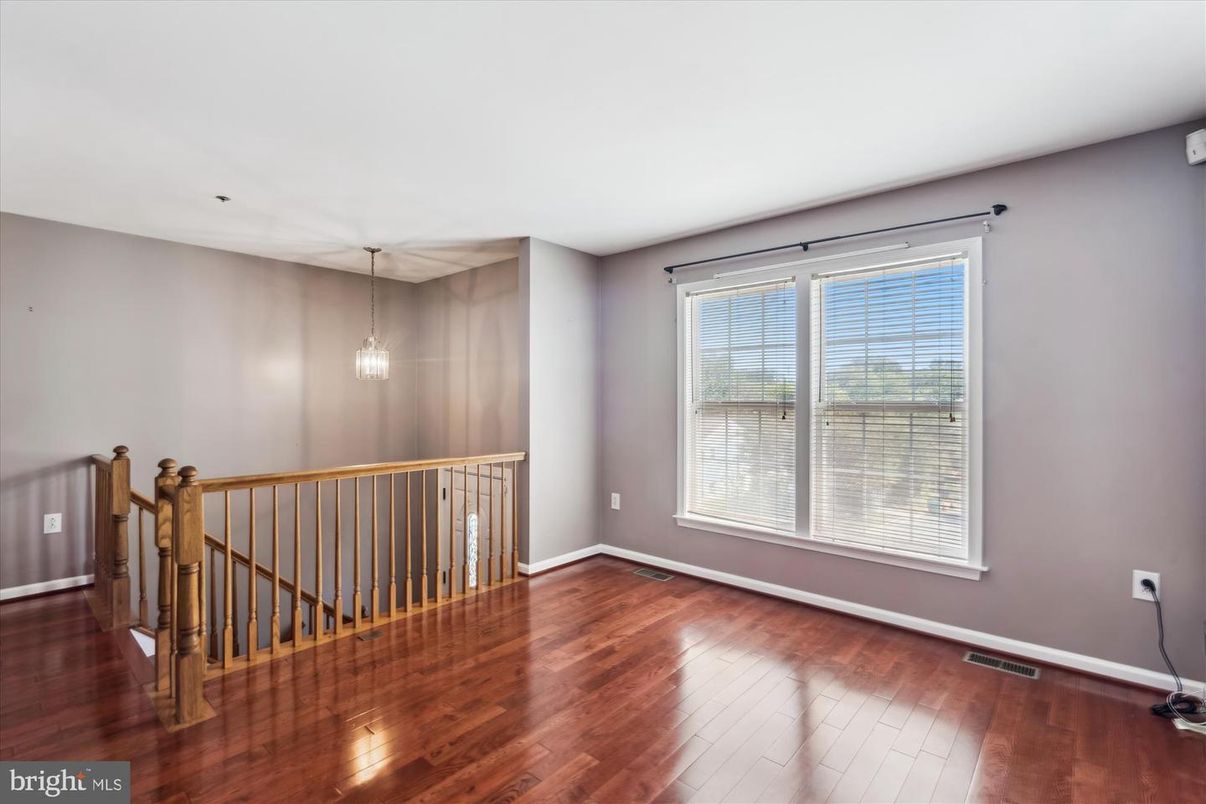 Empty room, Interior, Pendant Lights, Wood Texture Flooring