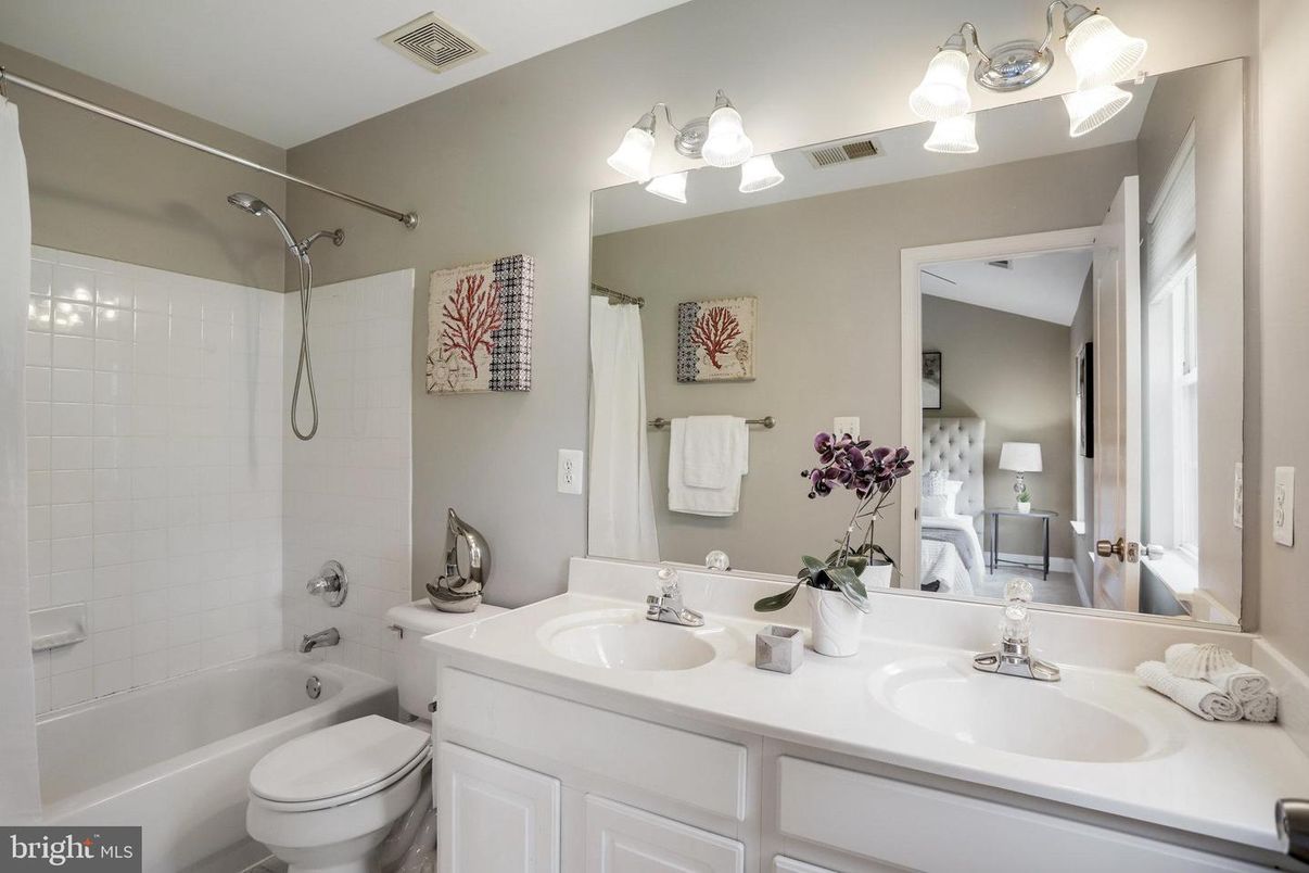 Bathroom, Dual Sink Vanities, Interior