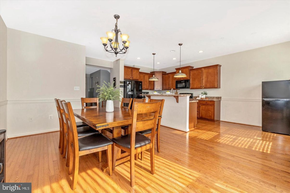 Chandelier, Dining room, Interior, Kitchen, Pendant Lights, Recessed Lighting, Wood Texture Flooring