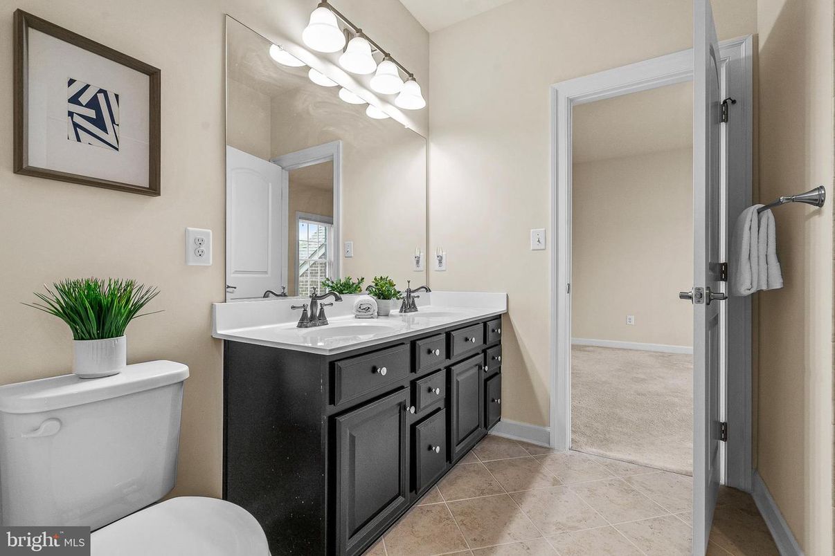 Bathroom, Dual Sink Vanities, Interior