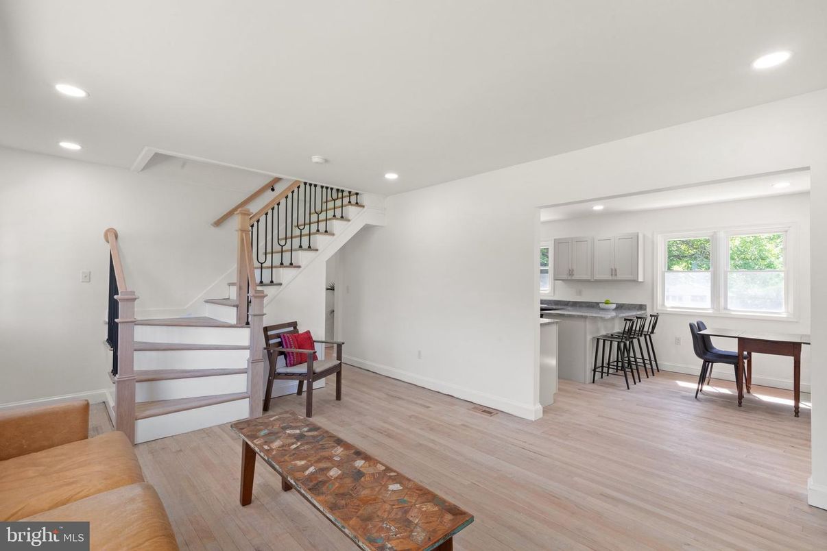 Dining room, Interior, Kitchen, Recessed Lighting, Wood Texture Flooring