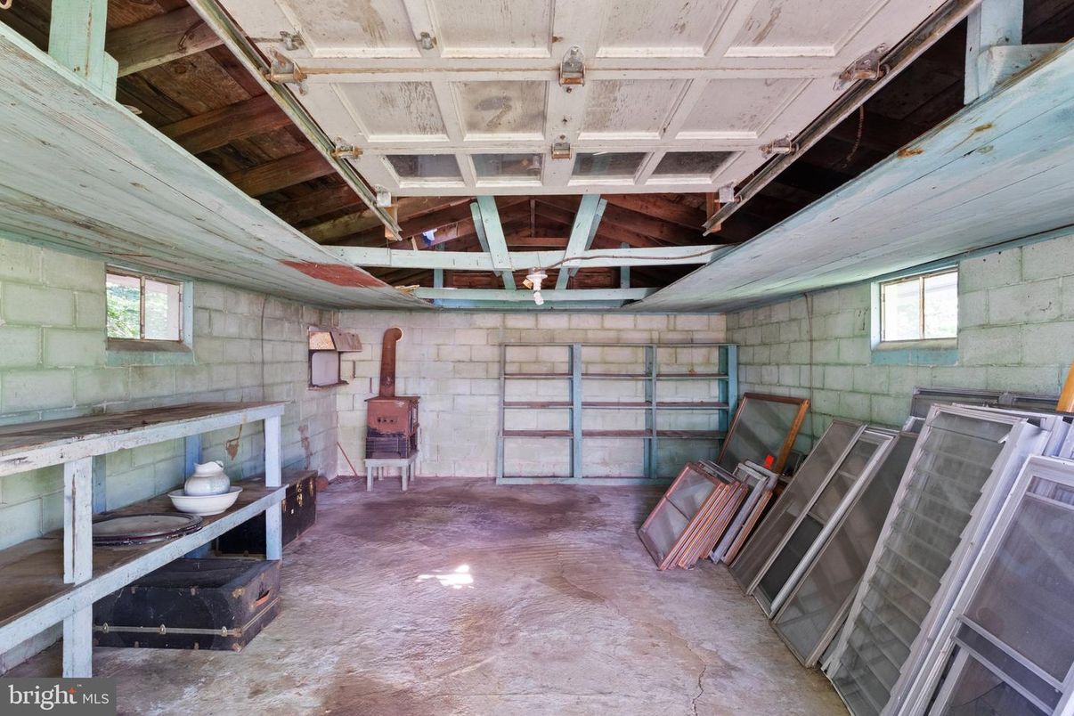 Garage, Interior