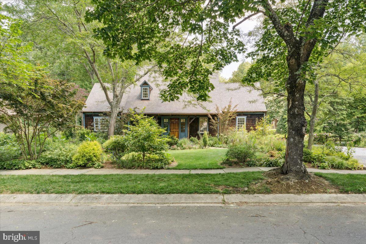 Exterior, Facade, Cape Cod