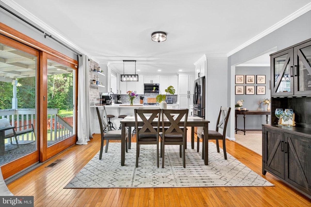 Dining room, Interior, Kitchen, Pendant Lights, Recessed Lighting, Wood Texture Flooring