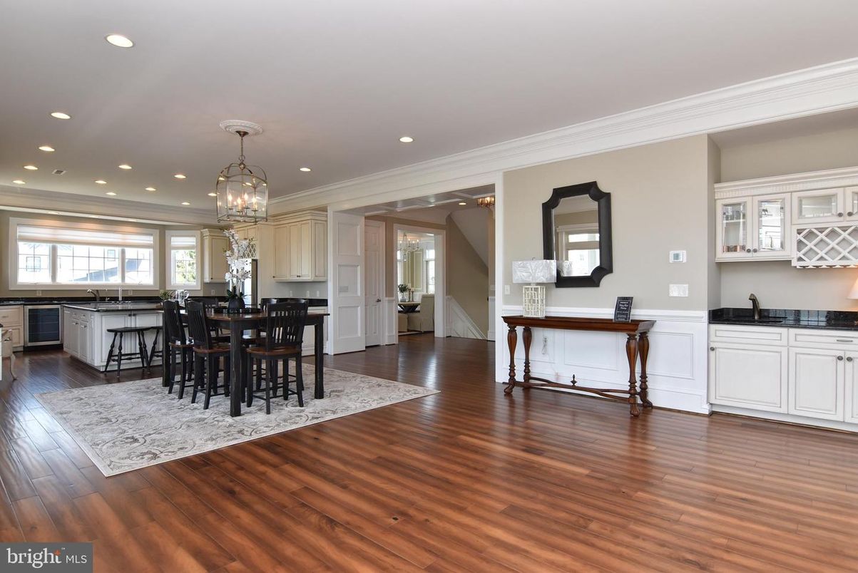 Chandelier, Dining room, Interior, Kitchen, Pendant Lights, Recessed Lighting, Wood Texture Flooring