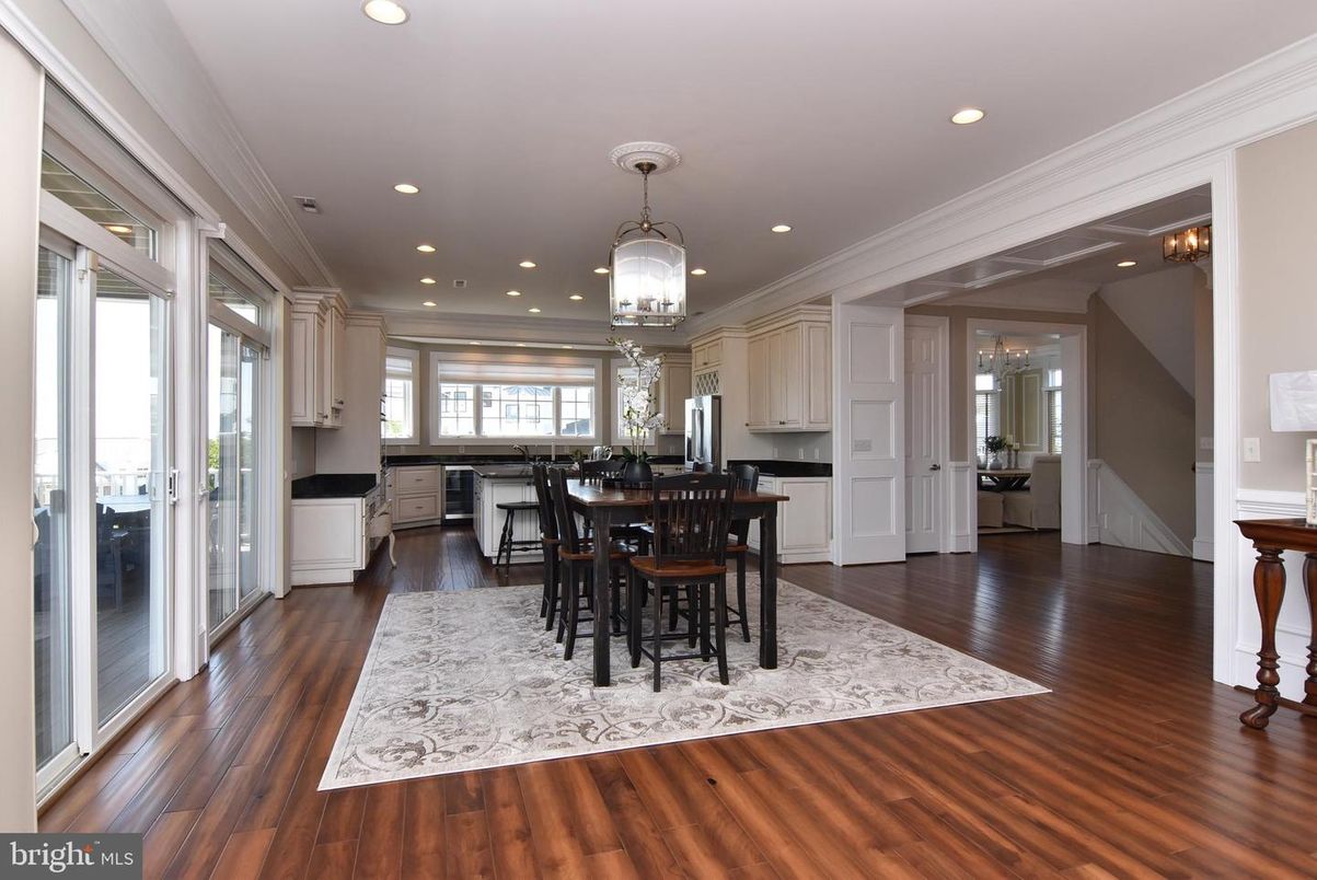 Chandelier, Dining room, Interior, Kitchen, Pendant Lights, Recessed Lighting, Wood Texture Flooring