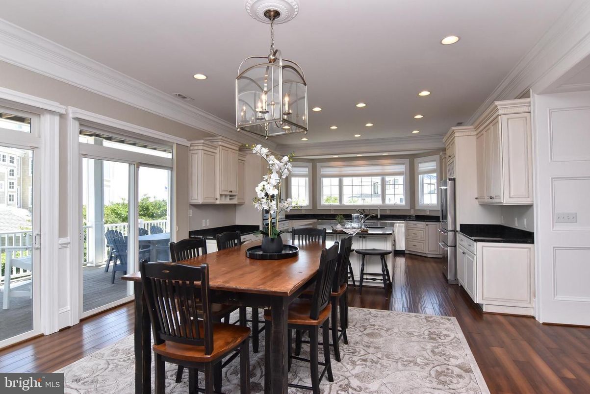 Dining room, Interior, Kitchen, Pendant Lights, Recessed Lighting, Wood Texture Flooring
