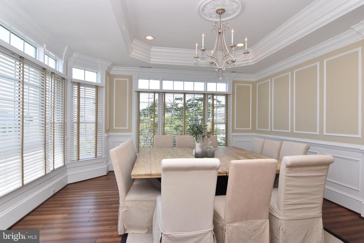 Chandelier, Dining room, Interior, Recessed Lighting, Wood Texture Flooring