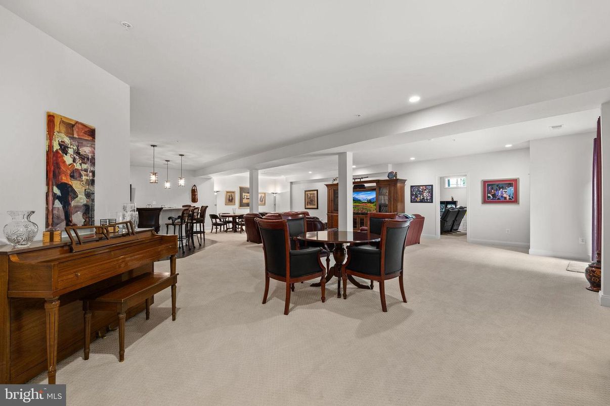 Dining room, Interior, Living room, Pendant Lights, Piano, Recessed Lighting