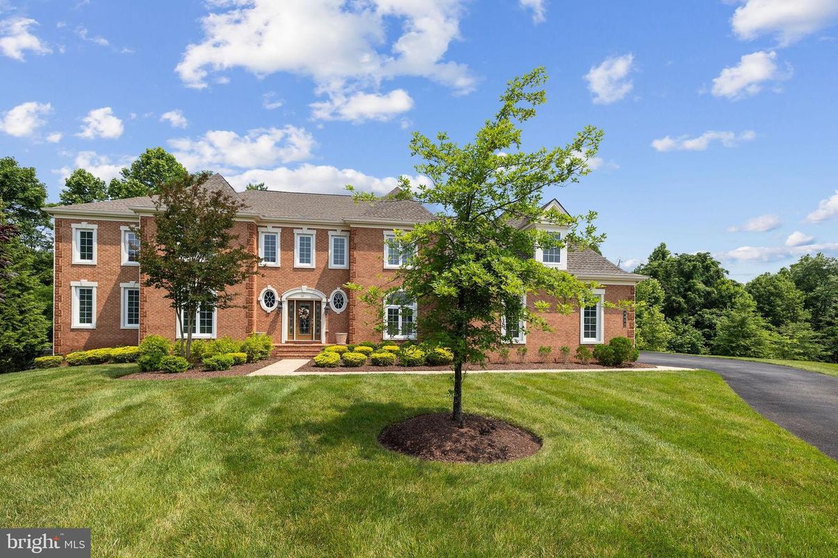 Backyard, Exterior, Facade, Brick Facade, Georgian