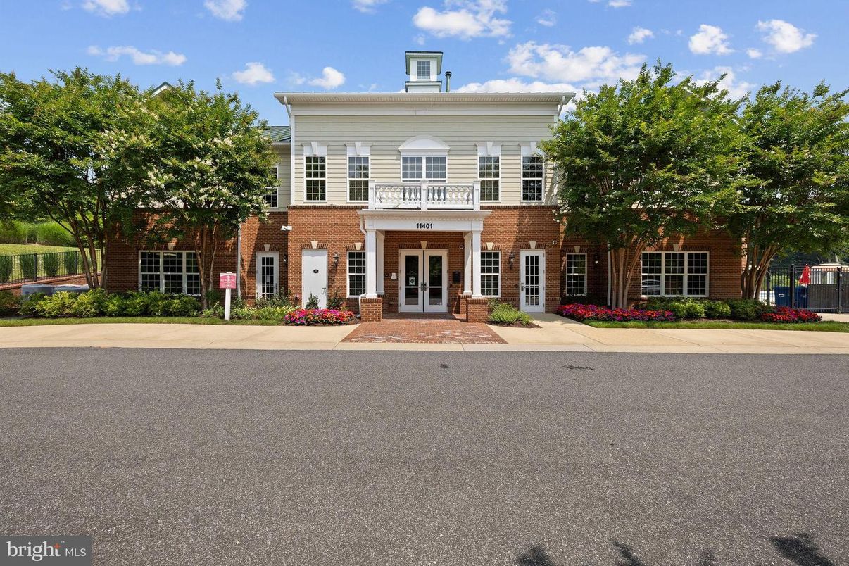 Exterior, Facade, Brick Facade, Georgian