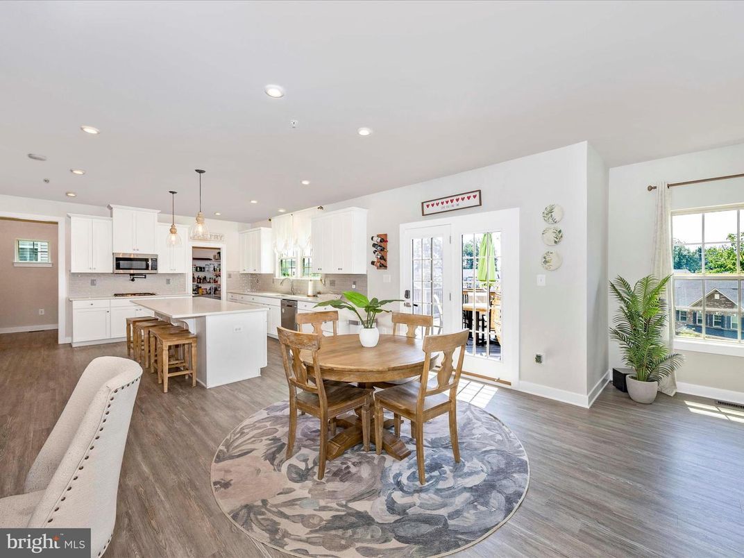 Dining room, Interior, Kitchen, Pendant Lights, Recessed Lighting, Wood Texture Flooring