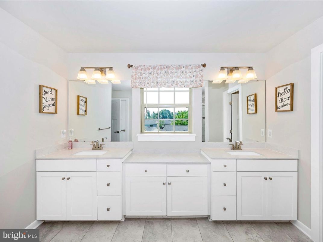 Bathroom, Dual Sink Vanities, Interior