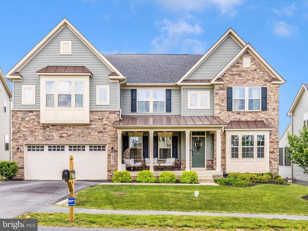 Attached, Exterior, Facade, Farmhouse