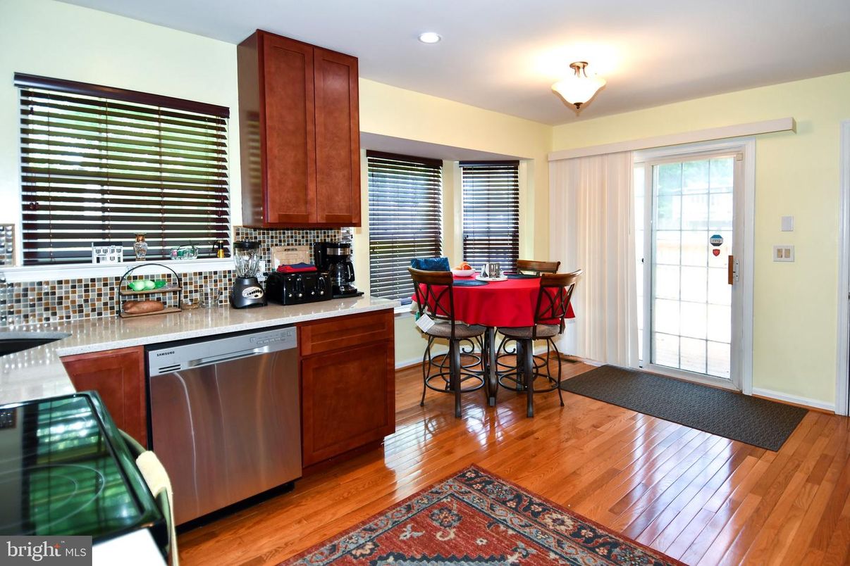 Dining room, Interior, Kitchen, Recessed Lighting, Wood Texture Flooring