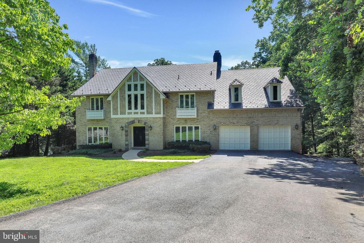 Attached, Backyard, Exterior, Facade, Brick Facade, French Provincial