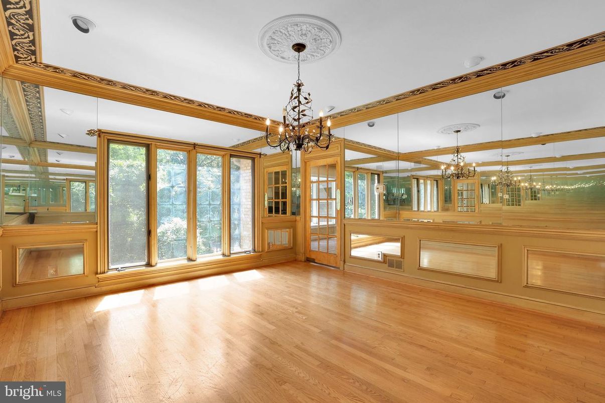 Chandelier, Empty room, Interior, Wood Texture Flooring