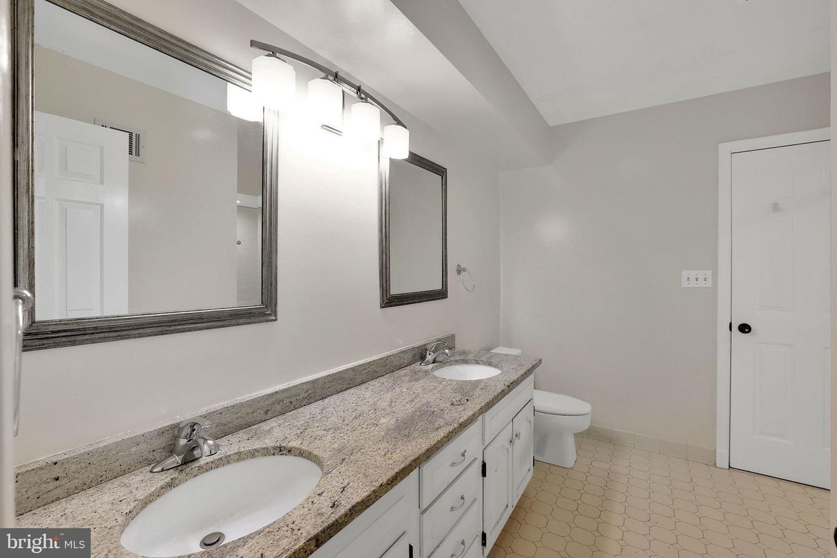 Bathroom, Dual Sink Vanities, Interior