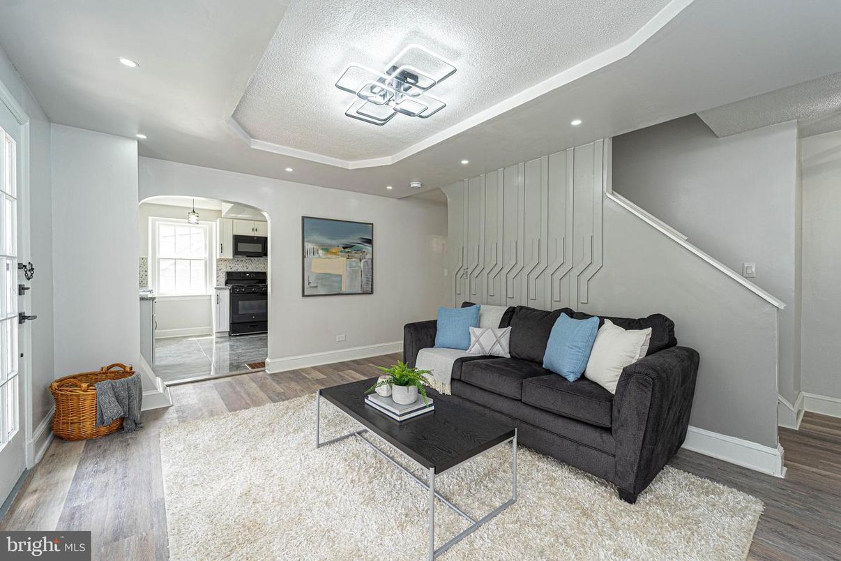 Interior, Living room, Pendant Lights, Recessed Lighting, Wood Texture Flooring