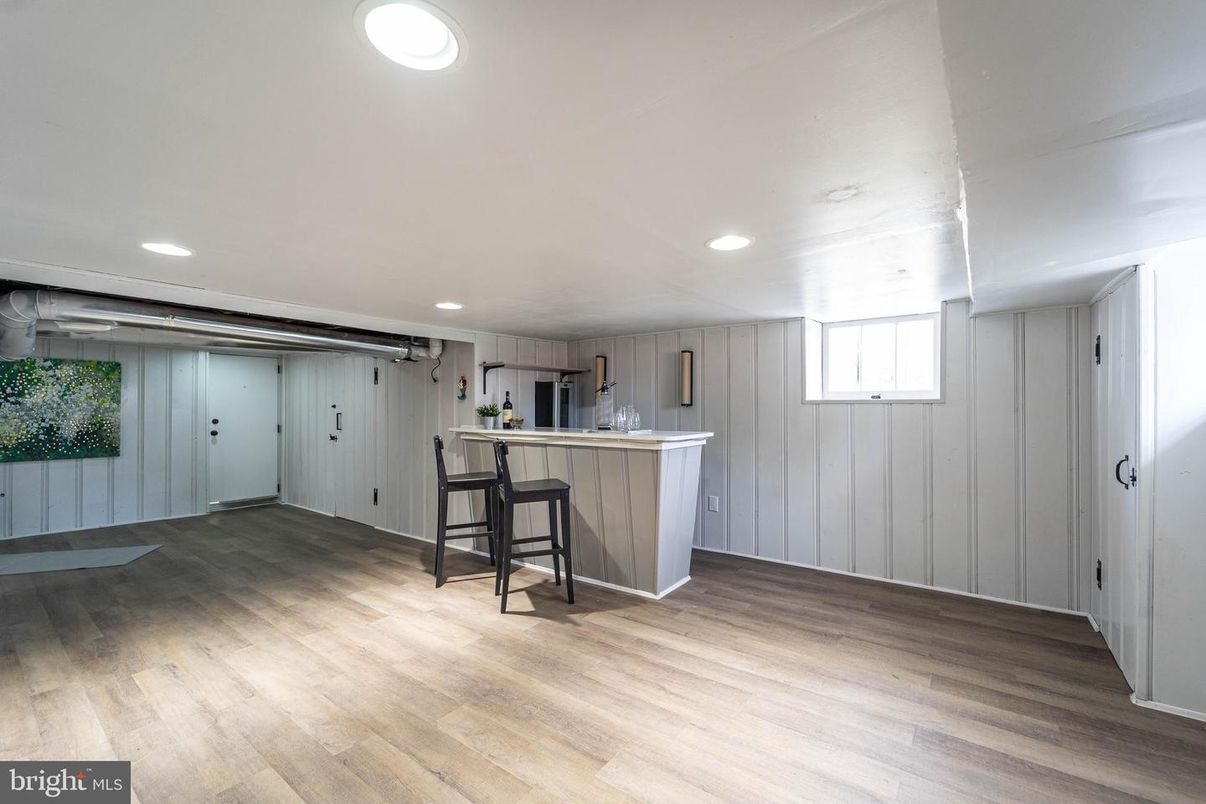 Interior, Recessed Lighting, Wood Texture Flooring