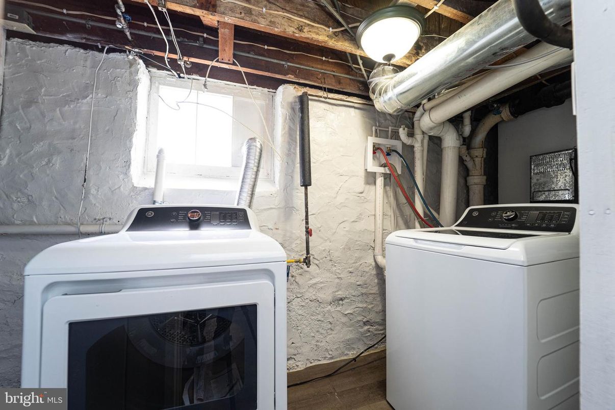 Interior, Utility Closets, Washer, Wooden Beams