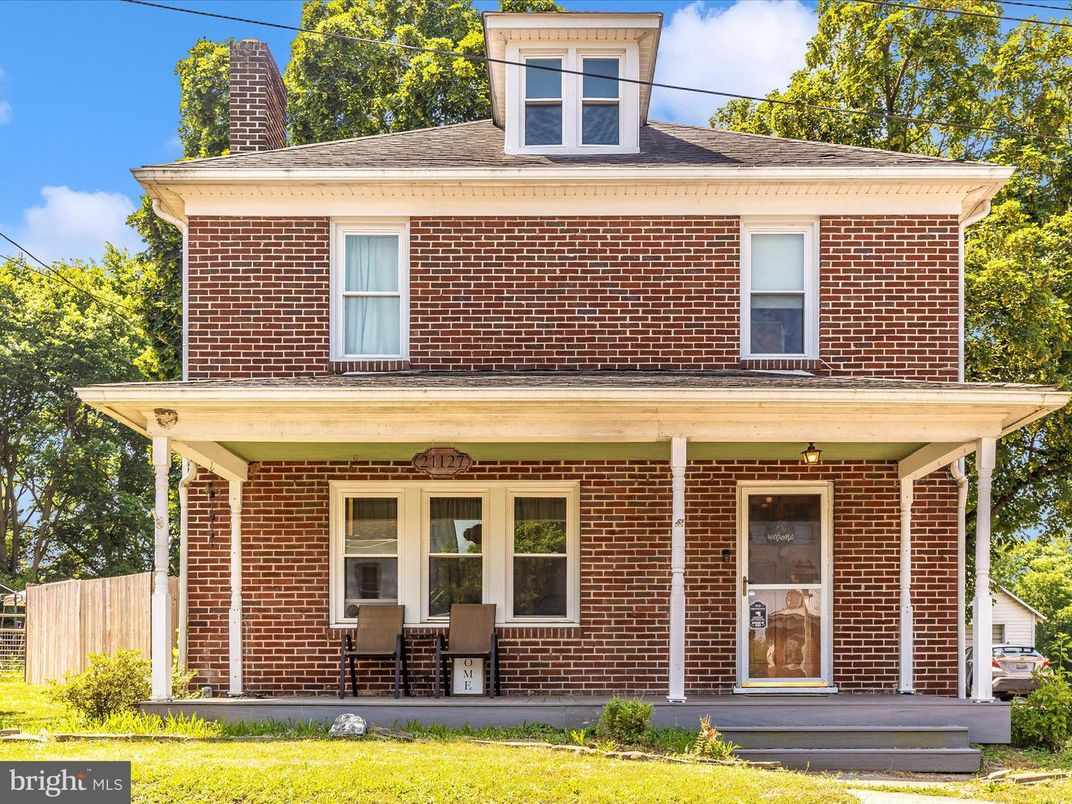 Exterior, Facade, Brick Facade, American Foursquare