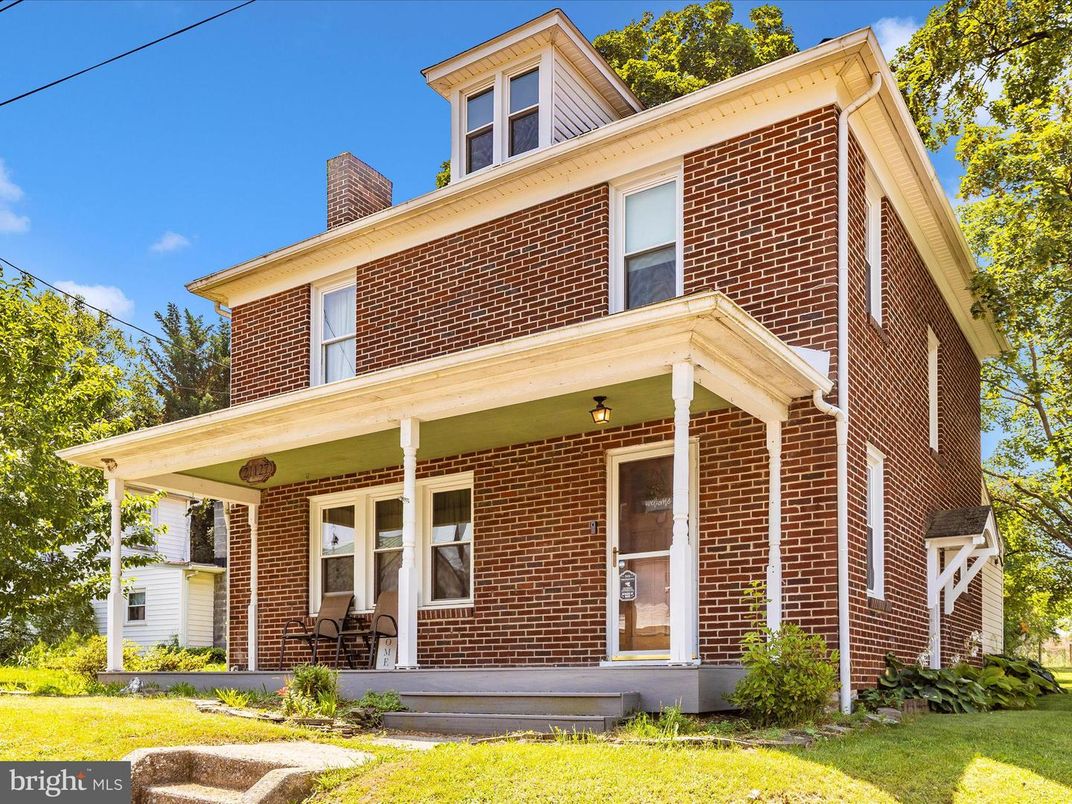 Exterior, Facade, Brick Facade, American Foursquare