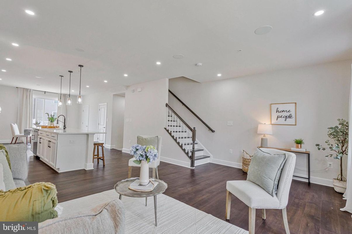 Dining room, Interior, Kitchen, Pendant Lights, Recessed Lighting, Wood Texture Flooring