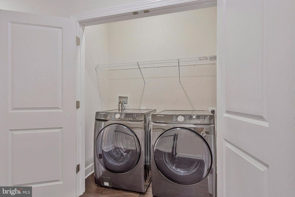 Interior, Utility Closets, Washer, Wood Texture Flooring