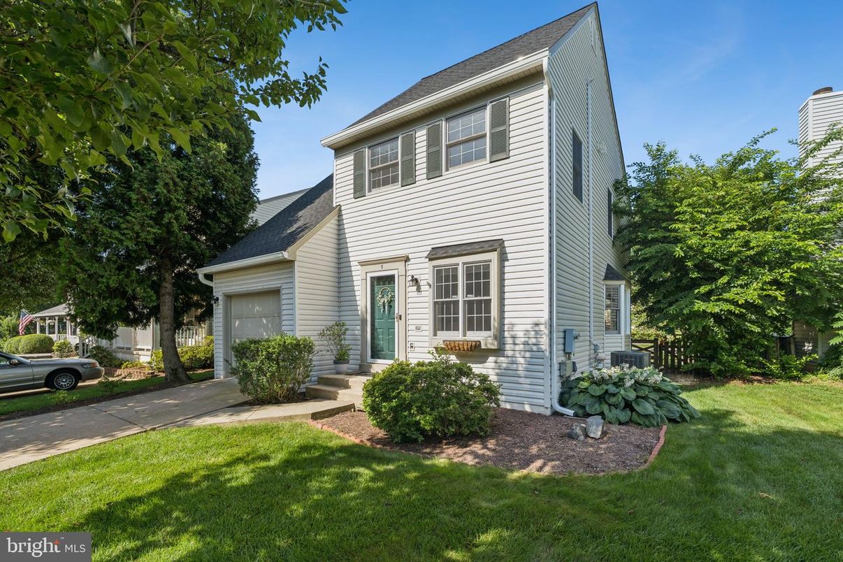Attached, Backyard, Exterior, Facade, Georgian