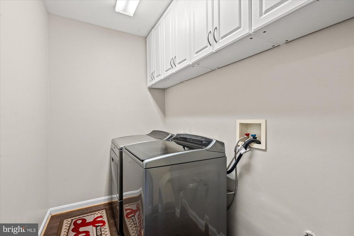 Interior, Washer, Wood Texture Flooring