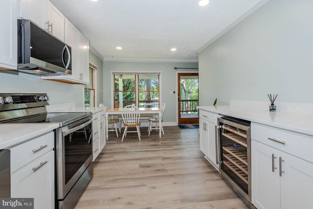Dining room, Interior, Kitchen, Recessed Lighting, Stainless Steel Appliances, Wood Texture Flooring