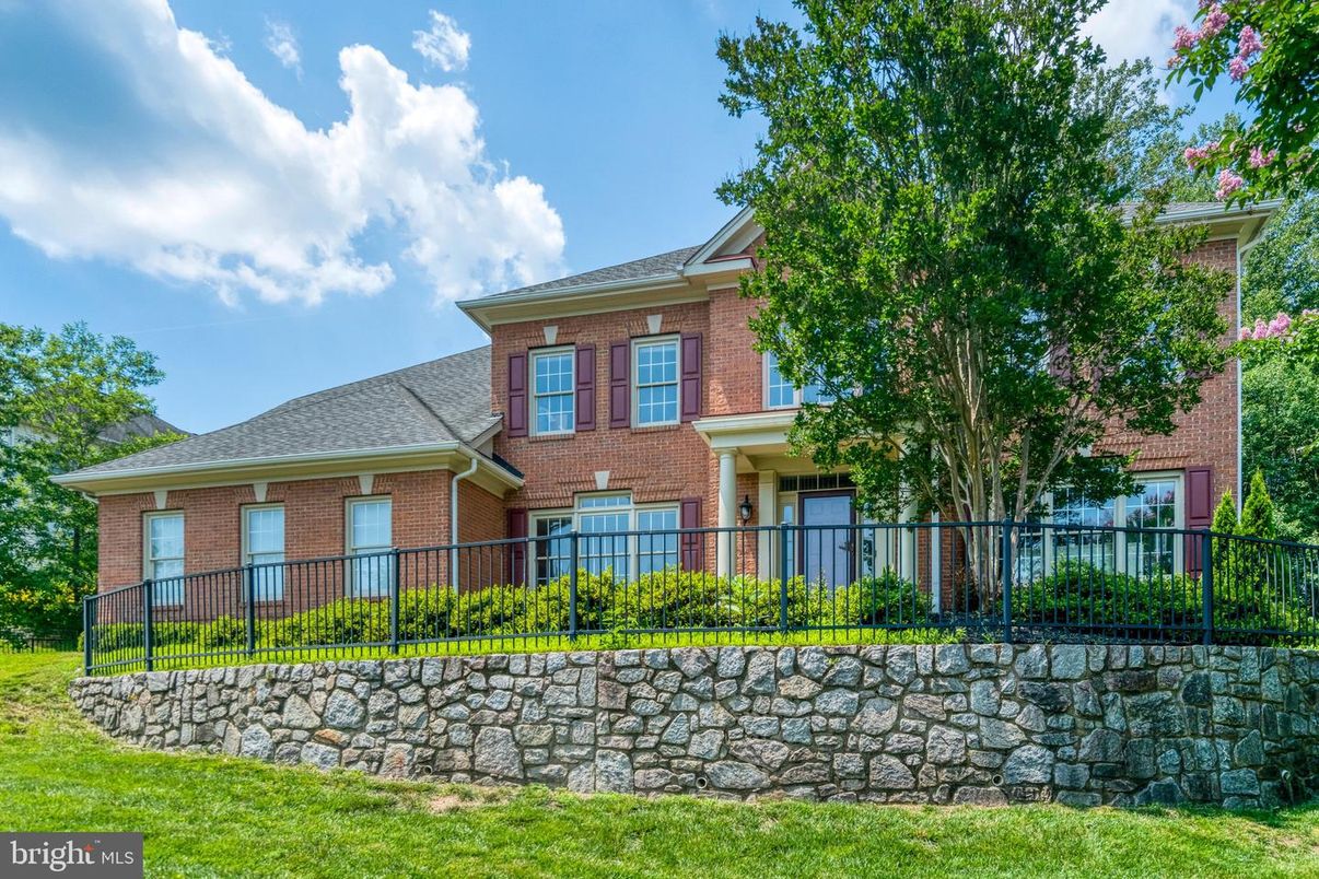 Exterior, Facade, Brick Facade, Georgian