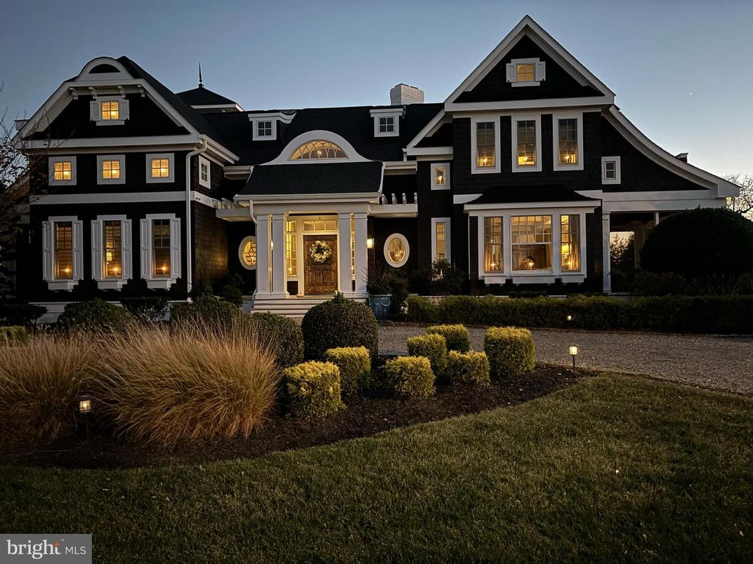 Exterior, Facade, Queen Anne Victorian