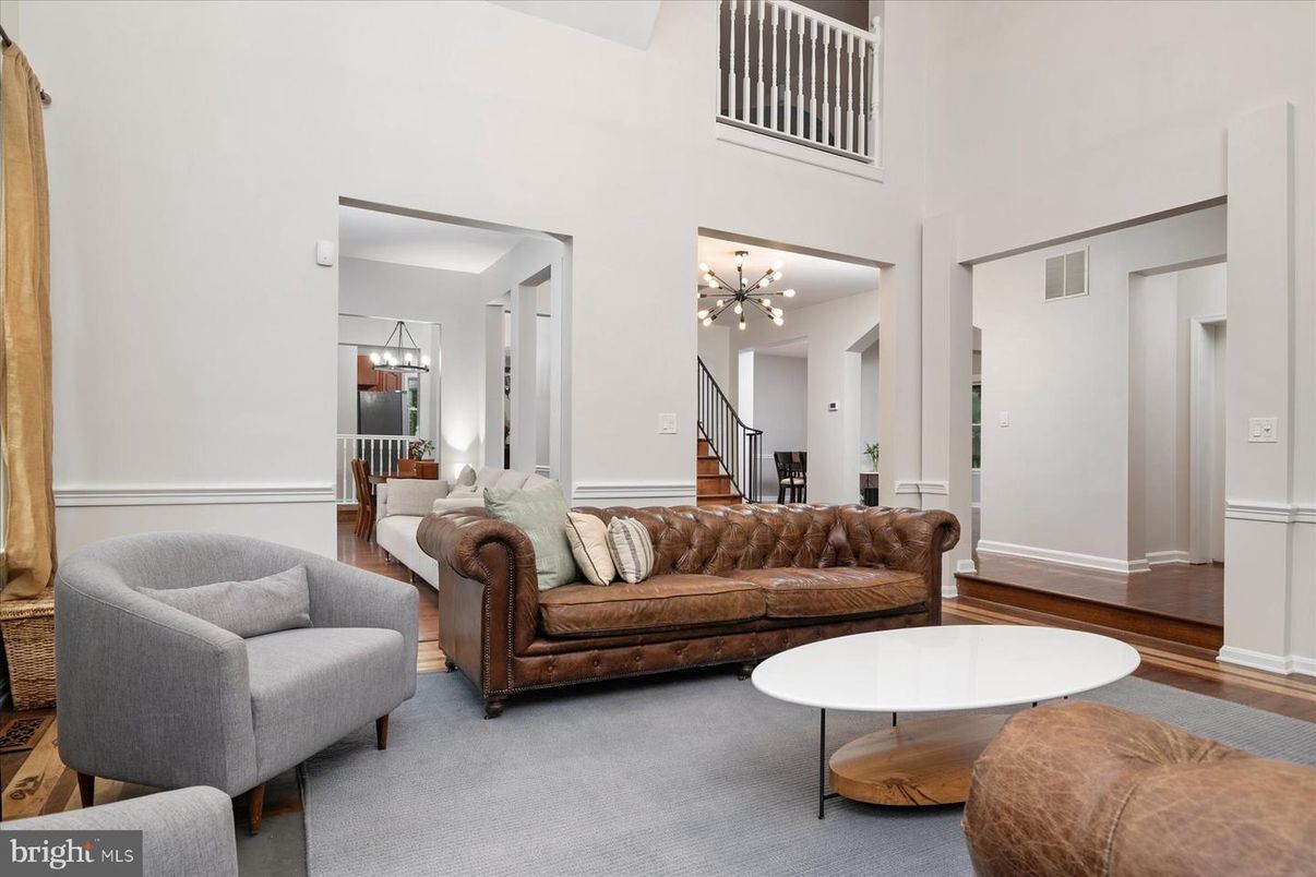 Interior, Living room, Pendant Lights, Wood Texture Flooring