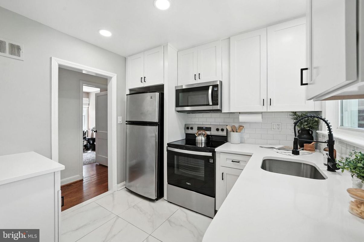 Interior, Kitchen, Marble, Recessed Lighting, Stainless Steel Appliances, Wood Texture Flooring