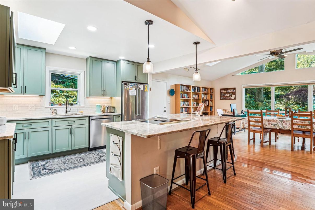 Dining room, Interior, Kitchen, Pendant Lights, Recessed Lighting, Stainless Steel Appliances, Wood Texture Flooring