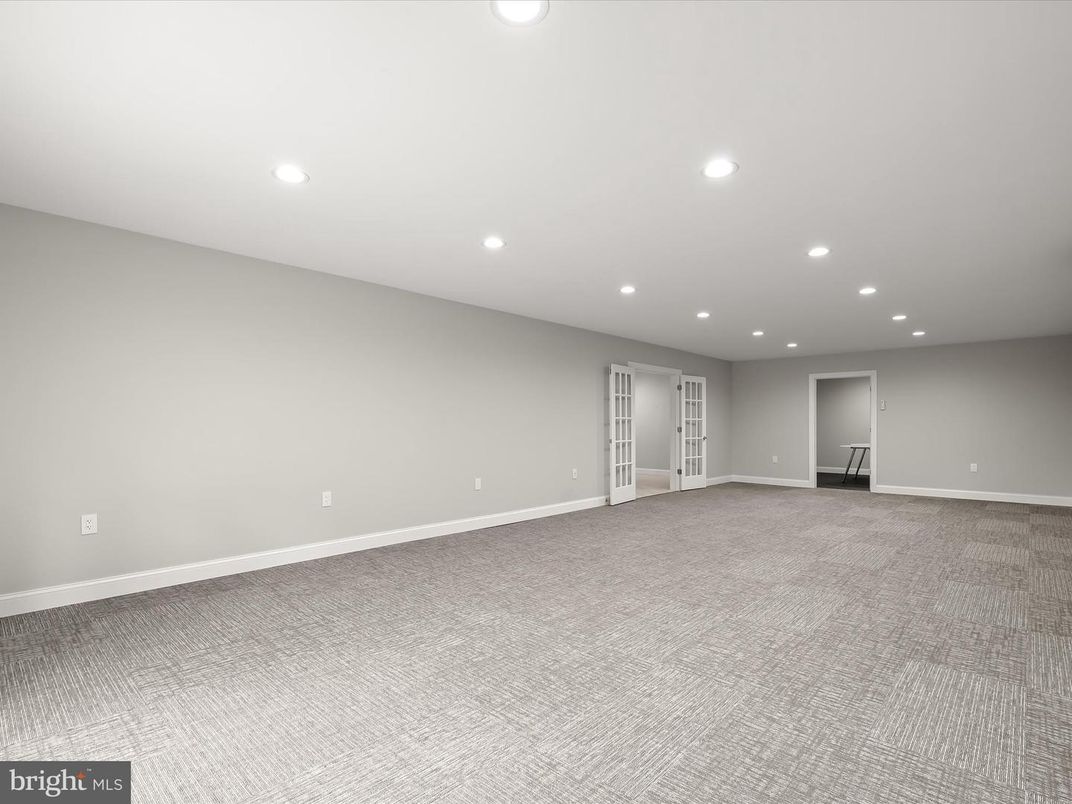 Empty room, Interior, Recessed Lighting