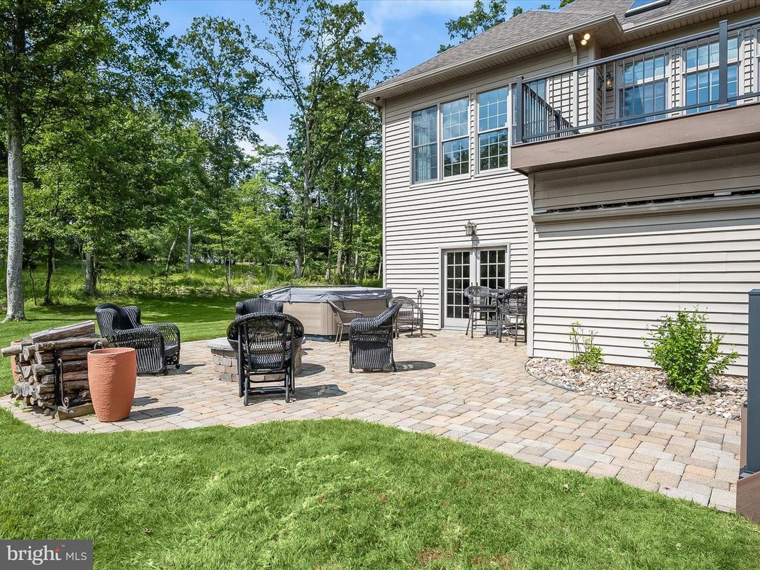 Backyard, Exterior, Hot Tub
