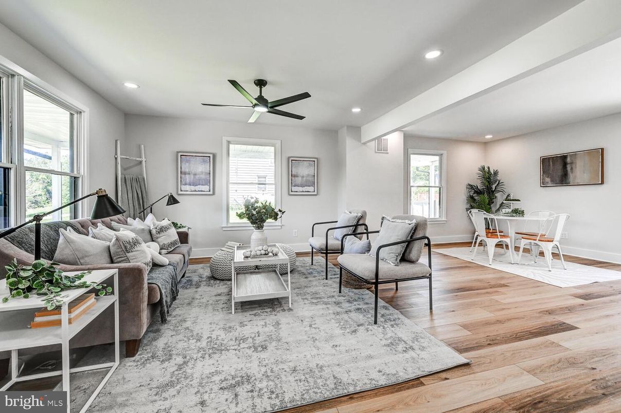 Dining room, Interior, Living room, Recessed Lighting, Wood Texture Flooring