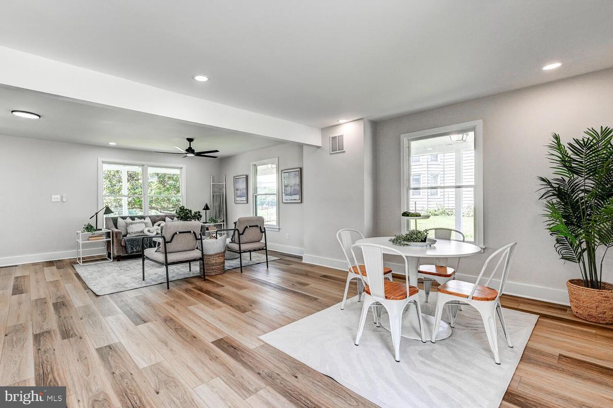 Dining room, Interior, Living room, Recessed Lighting, Wood Texture Flooring
