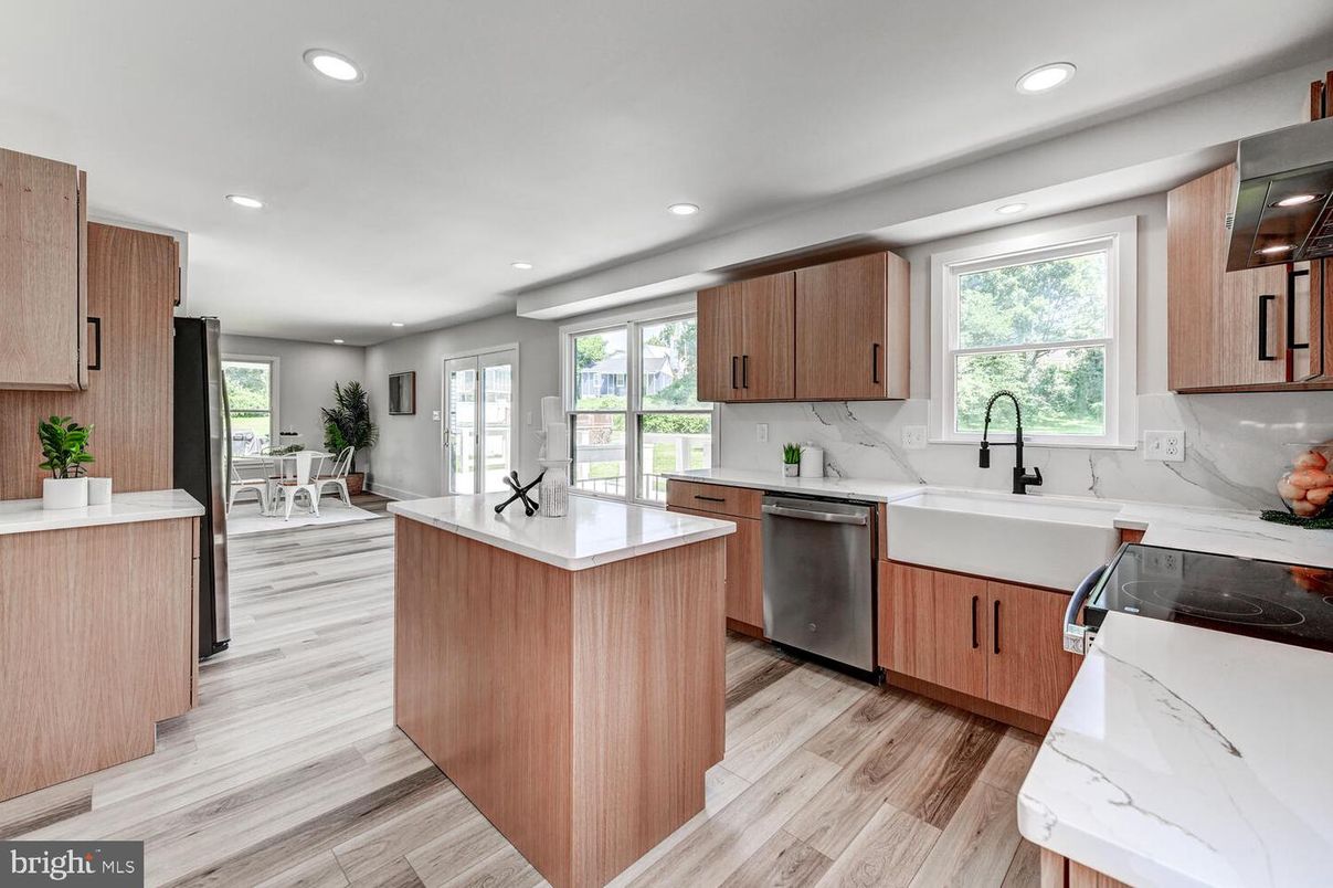 Dining room, Interior, Kitchen, Recessed Lighting, Stainless Steel Appliances, Wood Texture Flooring