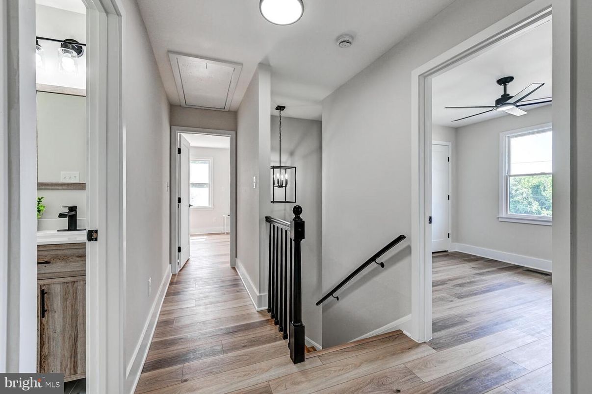 Interior, Pendant Lights, Wood Texture Flooring