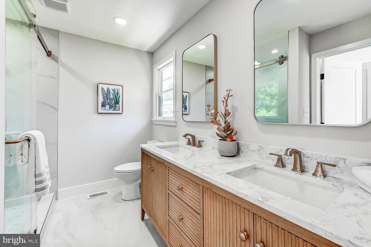 Bathroom, Dual Sink Vanities, Interior, Marble, Recessed Lighting