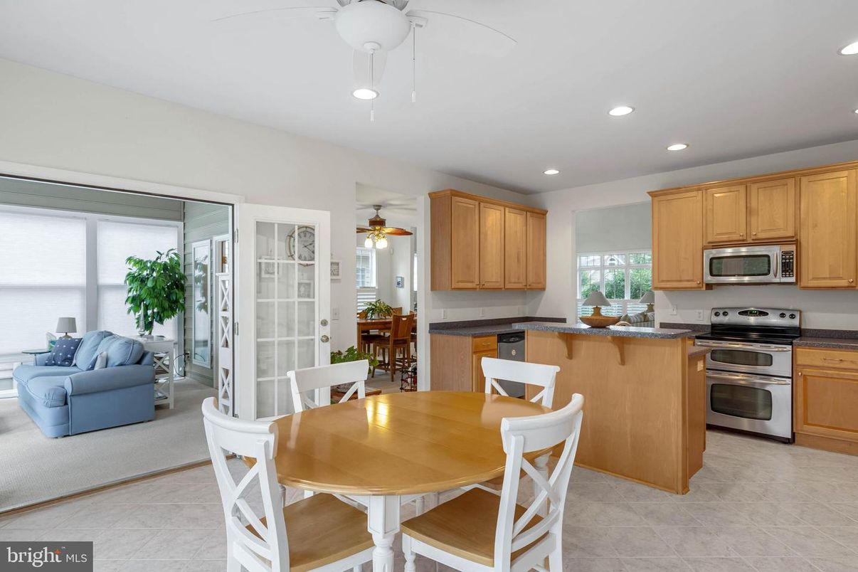Dining room, Interior, Kitchen, Living room, Recessed Lighting, Stainless Steel Appliances