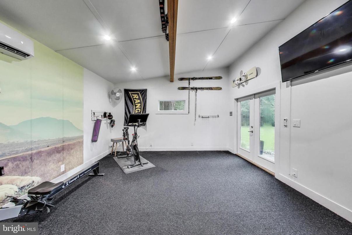 Fitness Equipment, Interior, Recessed Lighting, Wooden Beams