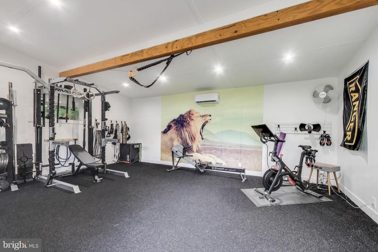 Fitness Equipment, Interior, Recessed Lighting, Wooden Beams