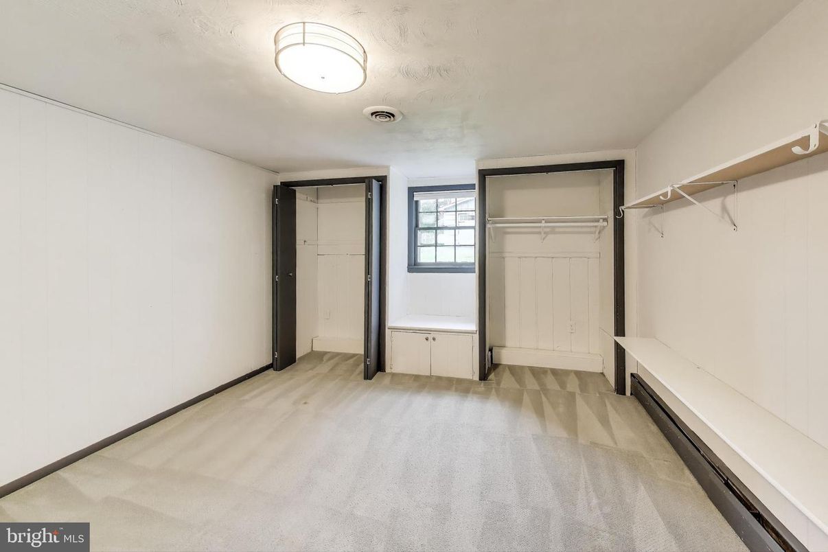 Empty room, Interior, Walk-in Closets