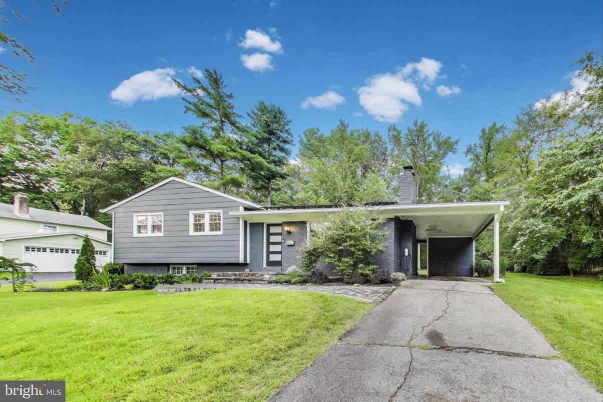 Backyard, Exterior, Facade, Split Level