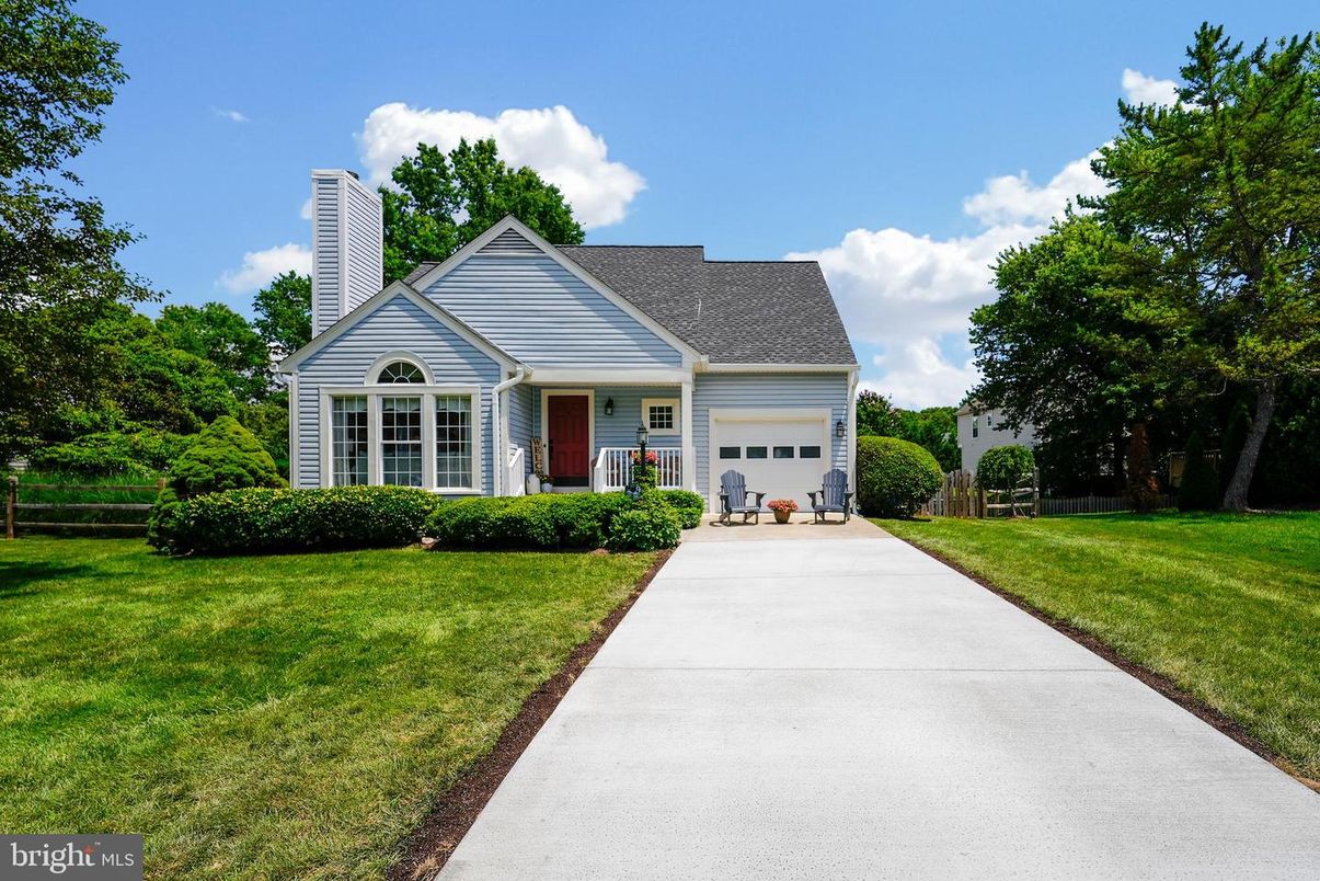 Attached, Backyard, Exterior, Facade, Farmhouse
